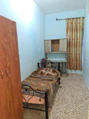Pay cash upon arrival at the place Nader andoni We accept girl only